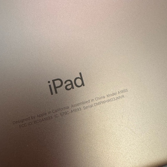 Apple iPad 6th Generation 32gb Rose Gold - Picture 3 of 4